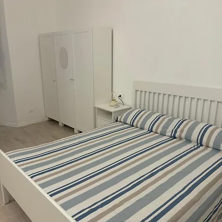 Cinque Lampadi Acquario Apartment