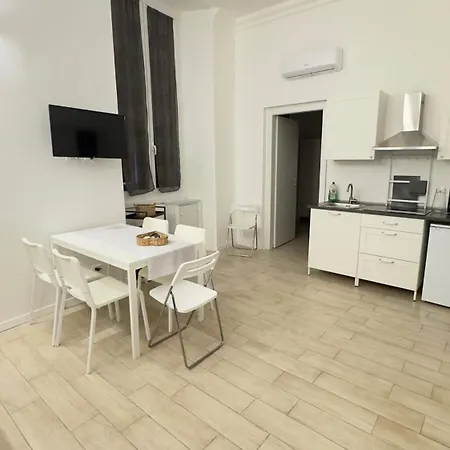 Apartment Cinque Lampadi Acquario *