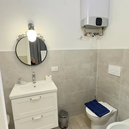 Cinque Lampadi Acquario Apartamento